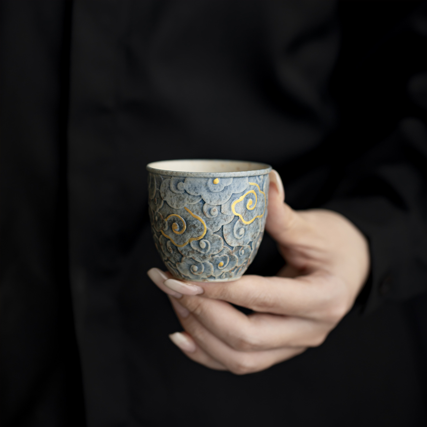Auspicious Clouds Embossed Master Cup Retro Ceramic Cup